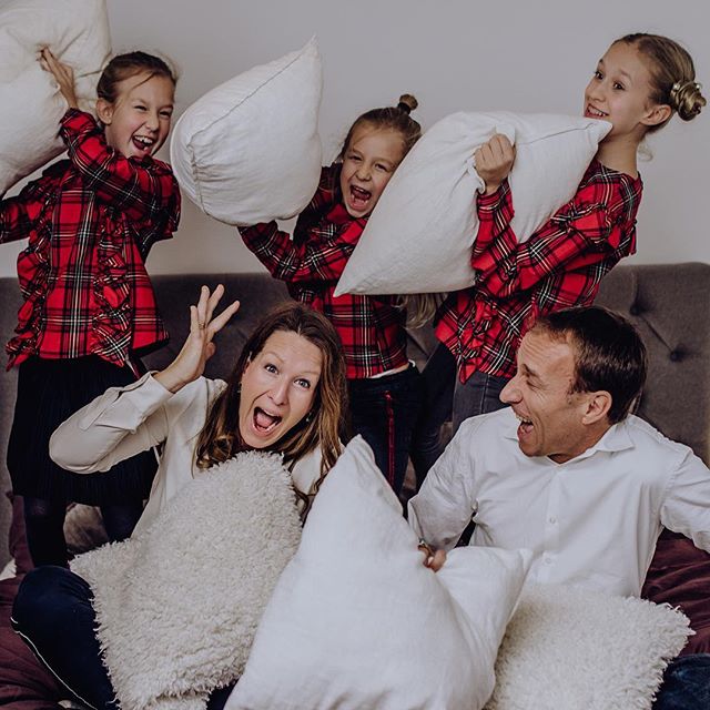 Ich wünsche euch ein phantastisches Wochenende! Macht das Beste draus und genießt Zeit mit den Menschen, die euch wertvoll sind. 💖 Werbung &fotocredit für @ninashappyhours #happyweekend #bestpartofmylife❤️ #familyfirst #sonstistallesok