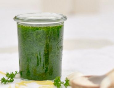 Mein BBQ Tipp Kräuteröl mit Petersilie und Zitrone aus dem Sommergarten selber machen | craftroomstories.com