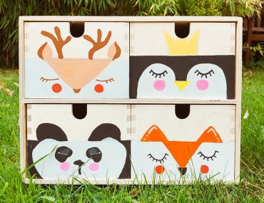 DIY Mini Kommode mit lustigen Tiergesichtern bemalen | craftroomstories.com
